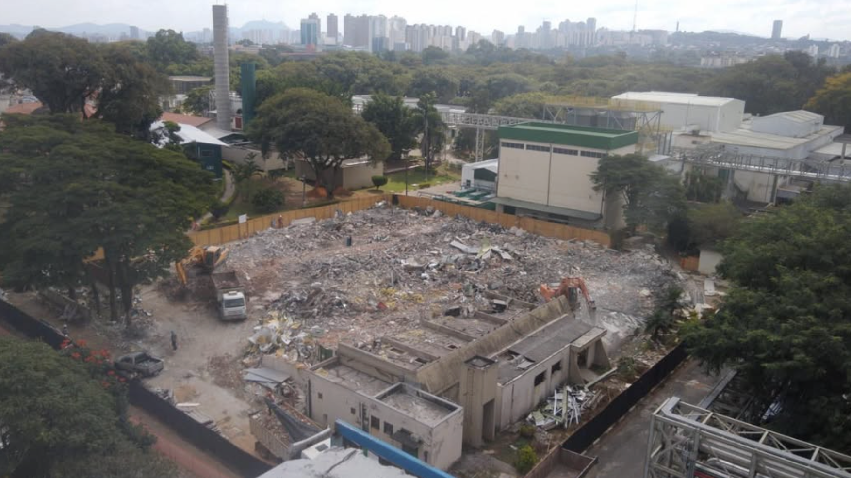 Vista aerea de obra de demolicao executada pela SOS Demolidora