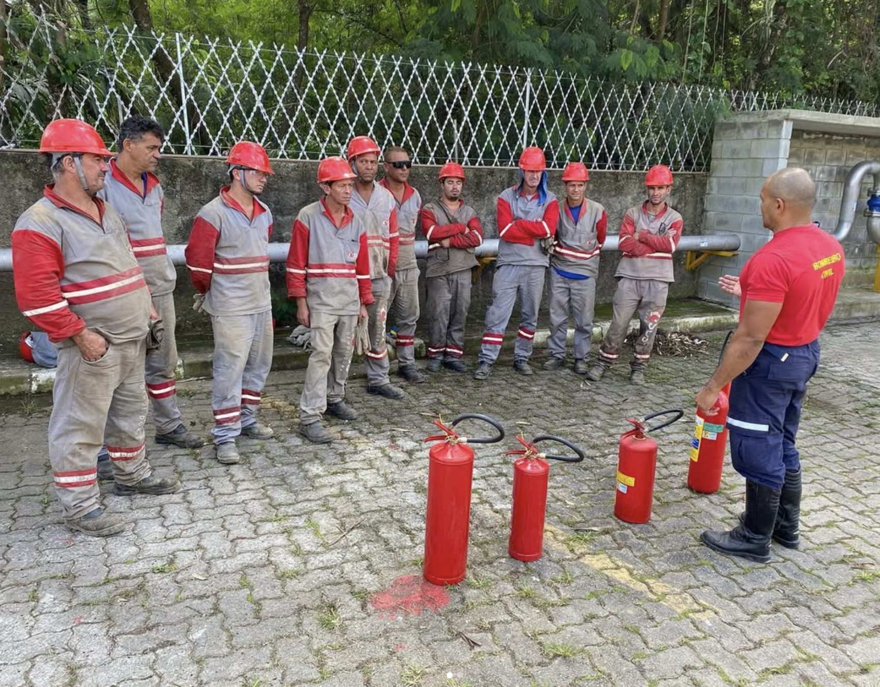 Reservatorio elevado antes de demolicao tecnica